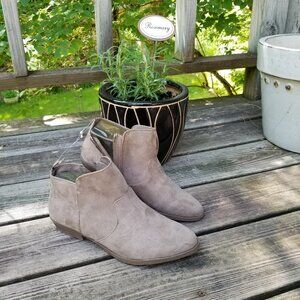 NWT GAP SUEDE WOMEN'S BOOTIES